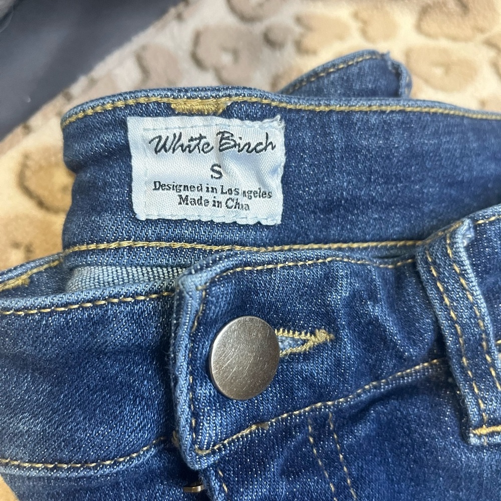 White birch skinny denim midrise super cute. Like new